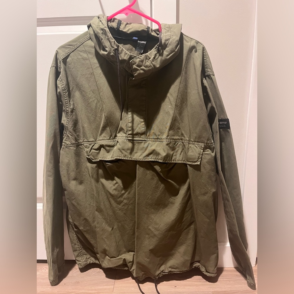 Oversized kangaroo pocket light jacket